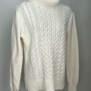 White turtle neck sweater